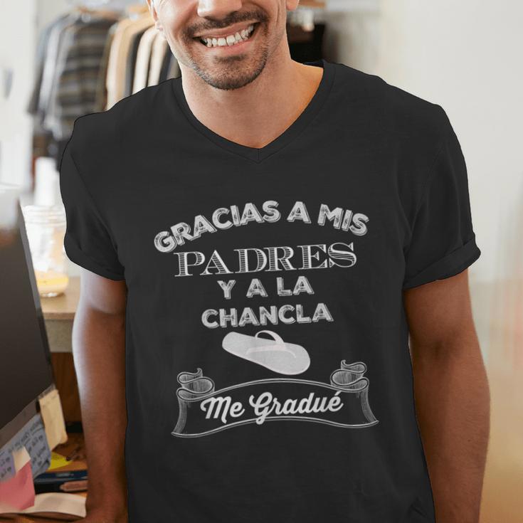 Graduation s Gracias a Mis Padres y a La Chancla Men's V-Neck T-Shirt