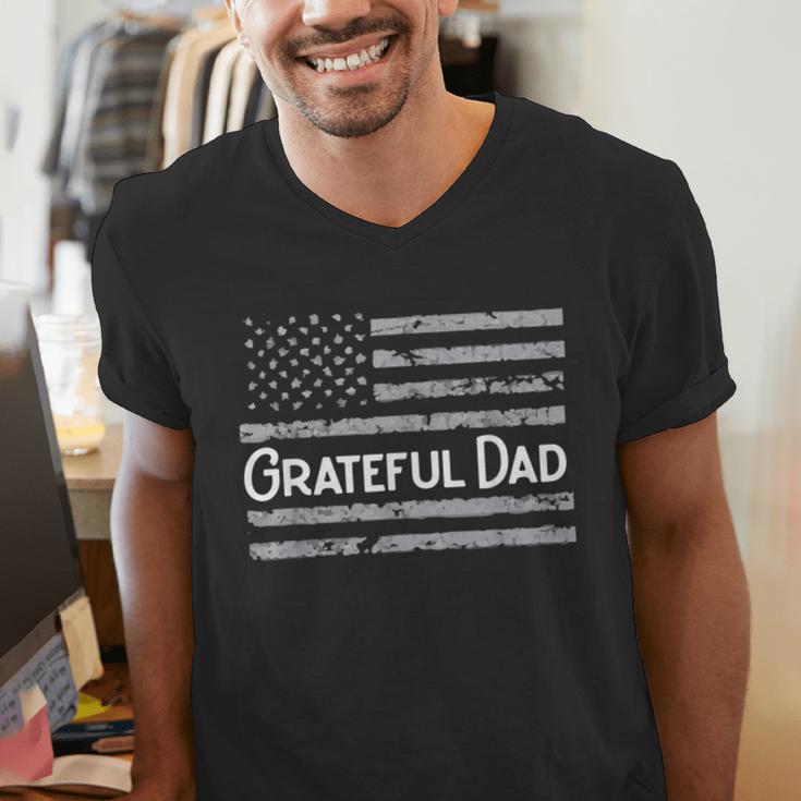 Grateful Dad Father's Day Papa Daddy Best Dad Men's V-Neck T-Shirt Grateful Dad Father's Day Papa Daddy Best Dad Men's V-Neck T-Shirt
