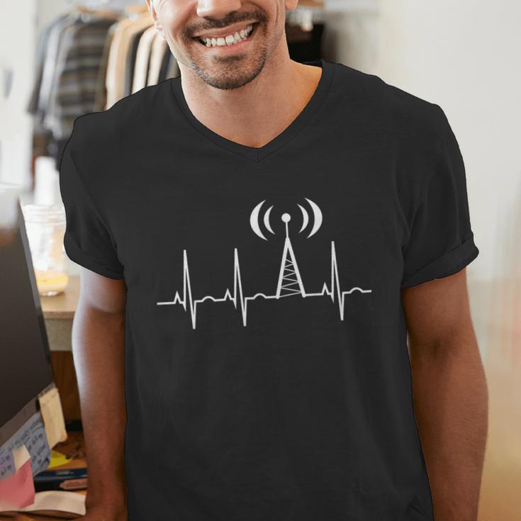 HAM Radio For Dad Ham Radio Operator Heartbeat Men's V-Neck T-Shirt