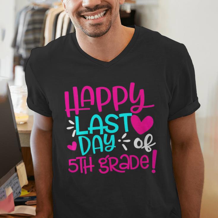 Happy Last Day Of Fifth 5th Grade Teacher Student Graduation Men's V-Neck T-Shirt