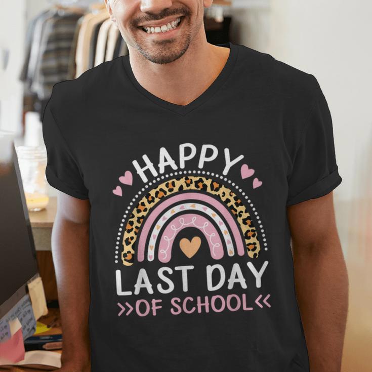 HAPPY LAST OF DAY SCHOOL Rainbow Teacher Student Graduation Men Women Girls Kids Men's V-Neck T-Shirt