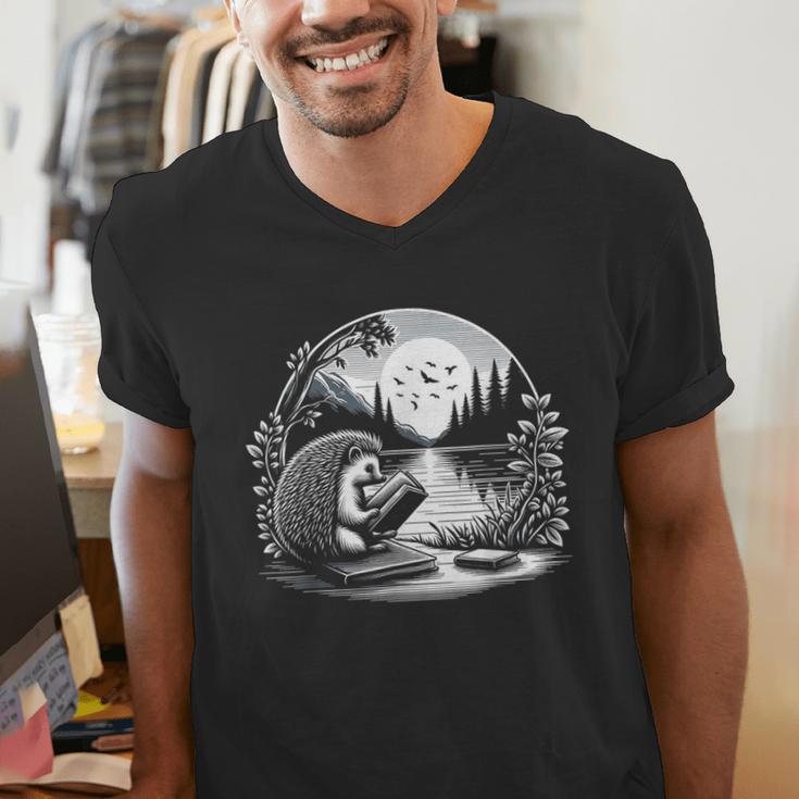 Hedgehog Reading Book Full Moon Lake Scenery Men's V-Neck T-Shirt
