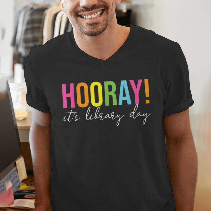 Hooray It's Library Day Teacher Reader Books Back To School Men's V-Neck T-Shirt