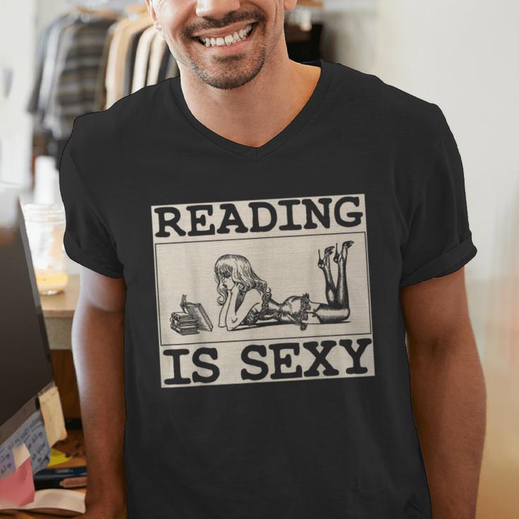 Hot Pin Up Girl Comic Book Vintage Reading Is Sexy Men's V-Neck T-Shirt