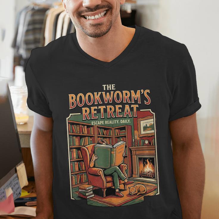 Introvert Book Lover The Bookworm's Retreat Men's V-Neck T-Shirt