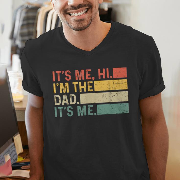 It's Me Hi I'm The Dad It's Me Dad Father's Day Retro Men's V-Neck T-Shirt