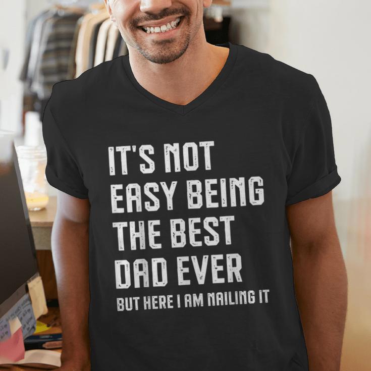 It's Not Easy Being The Best Dad Ever Fathers Day Dad Men's V-Neck T-Shirt