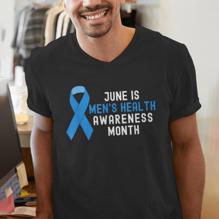 June Is Men’s Health Awareness Month Ribbon For Dad Grandpa Men's V-Neck T-Shirt