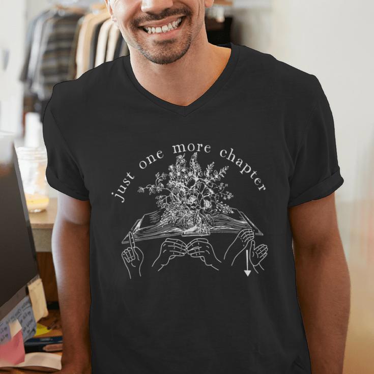 Just One More Chapter Deaf ASL Reading Book Librarian Men's V-Neck T-Shirt