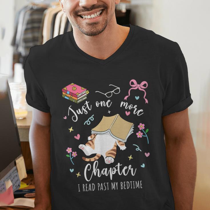 Just One More Chapter I Read Past My Bedtime Cat Book Lover Men's V-Neck T-Shirt