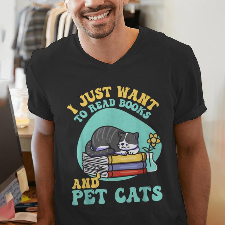 I Just Want To Read Books And Pet Cats Cat Book Lovers Men's V-Neck T-Shirt