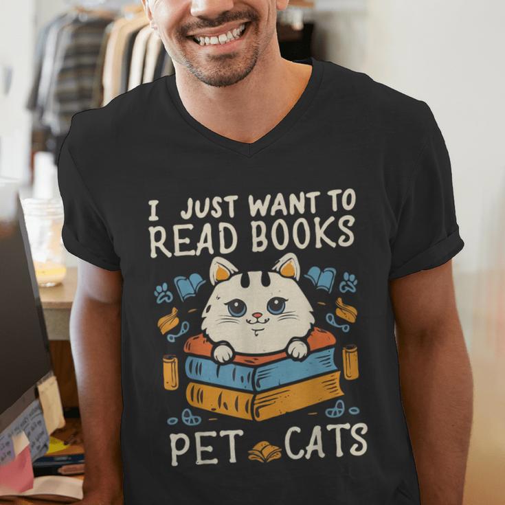 I Just Want To Read Books And Pet Cats Introvert Men's V-Neck T-Shirt I Just Want To Read Books And Pet Cats Introvert Men's V-Neck T-Shirt