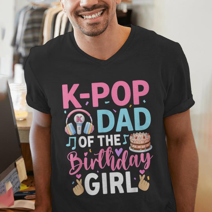 K-Pop Dad Of The Birthday Girl Men's V-Neck T-Shirt