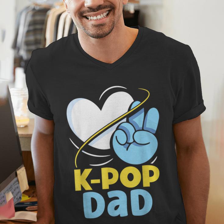 K-POP Dad Korean Lover K-Pop Music Cute Father Daddy Papa Men's V-Neck T-Shirt