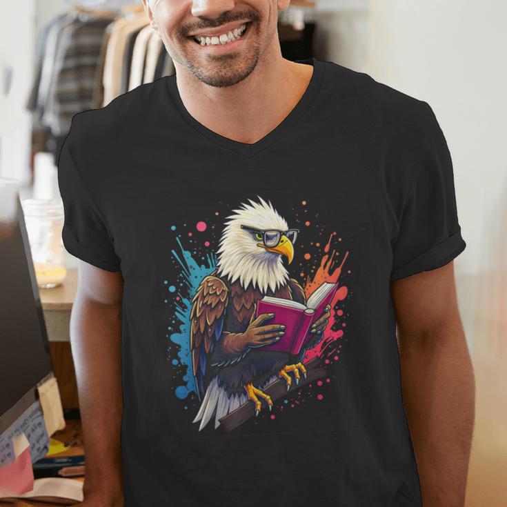 Kawaii Eagle Reads Book Reading Library Book Bookworm Men's V-Neck T-Shirt