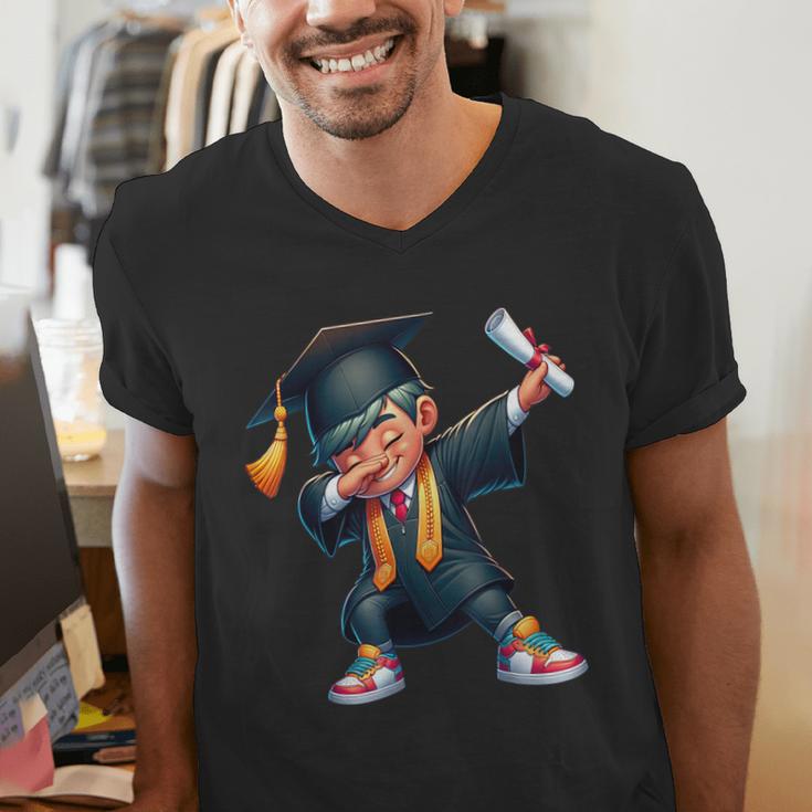 Kids Boys Grad Dabbing Graduation Class Of 2025 Men's V-Neck T-Shirt