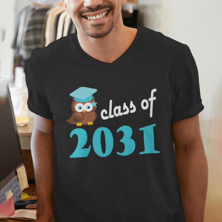 Kids Class Of 2031 Graduation Year T-Shirt Back To School Men's V-Neck T-Shirt
