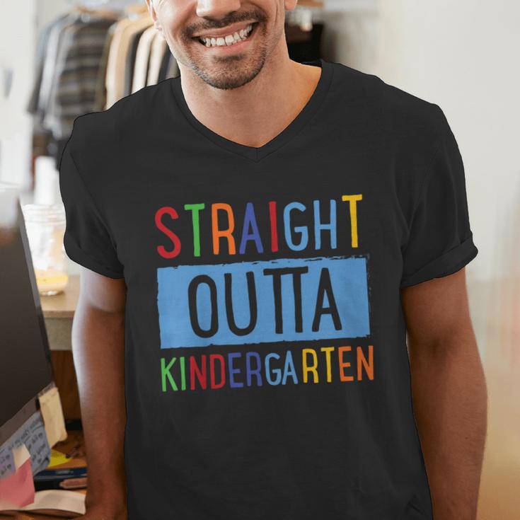 Kids STRAIGHT OUTTA KINDERGARTEN T-SHIRT FUNNY GRADUATION GIFT Men's V-Neck T-Shirt