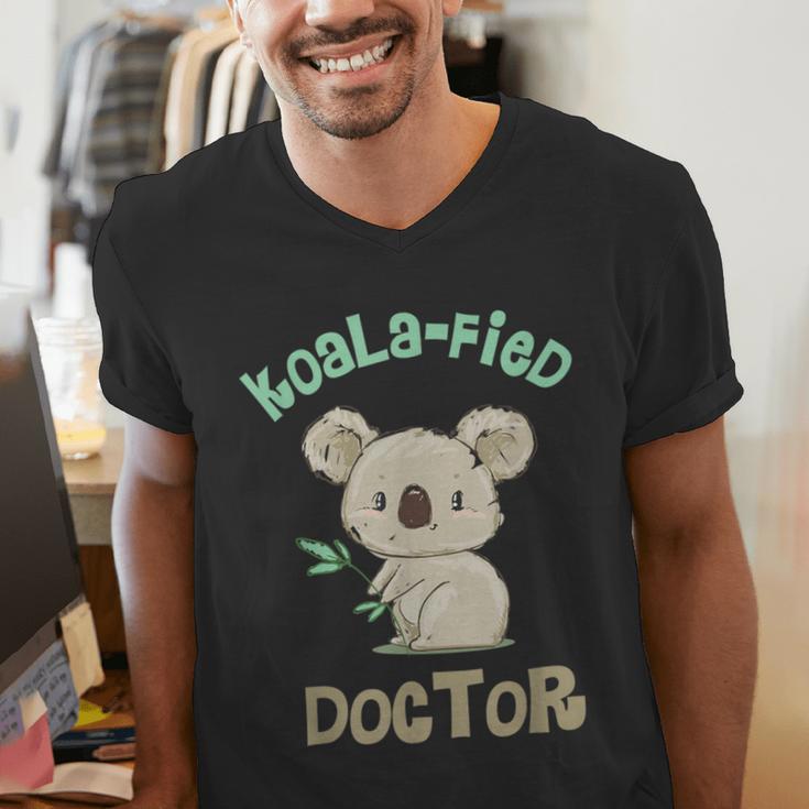 Koala Doctor Shirt Med Student Graduation Idea Men's V-Neck T-Shirt