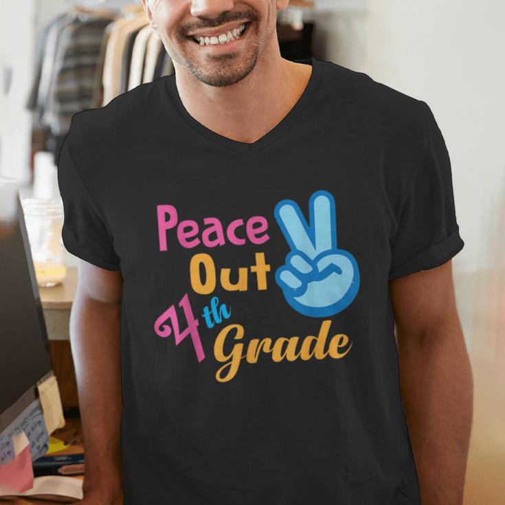 Last Day Of School Peace Out Grade 4 Graduation Kids Men's V-Neck T-Shirt