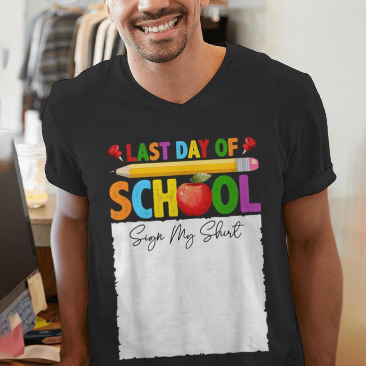 Last Day Of School Sign My Shirt Autograph Graduation Men's V-Neck T-Shirt