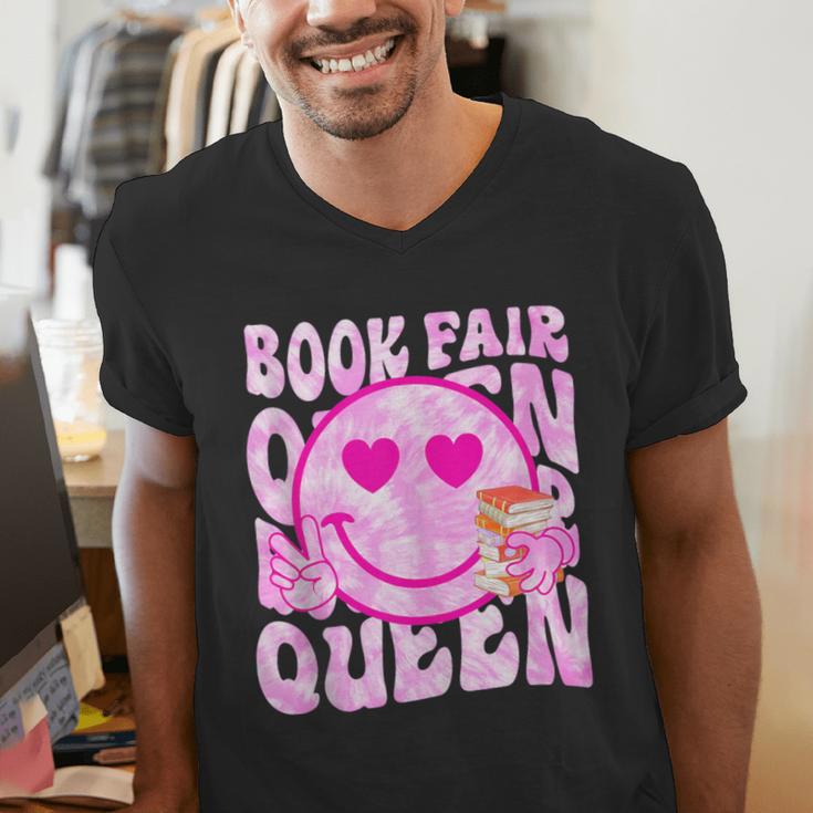 Library Book Fair Queen Vibe Groovy Tie Dye School Reading Men's V-Neck T-Shirt