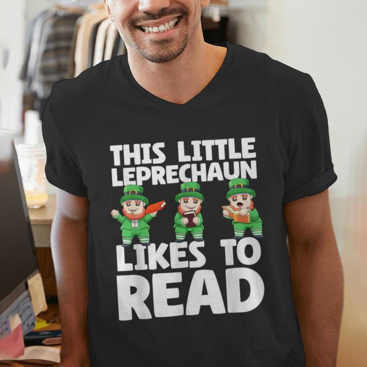 This Little Leprechaun Likes To Read St Patrick's Day Book Men's V-Neck T-Shirt