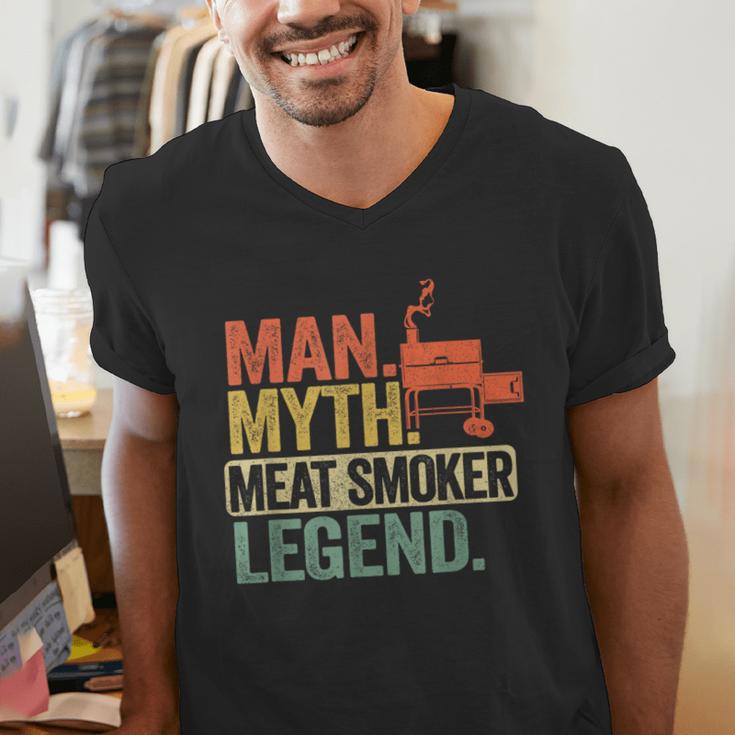 Man Myth Meat Smoker Legend Dad Grillfather BBQ Meat Smoking Men's V-Neck T-Shirt