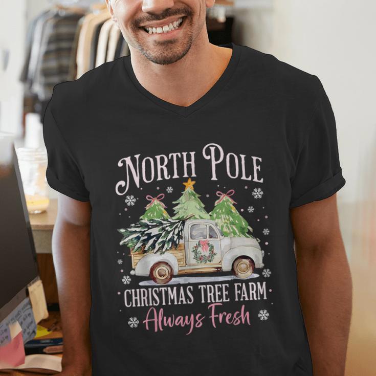 North Pole Tree Farm Merry Christmas Holiday Scene Nostalgia Men's V-Neck T-Shirt