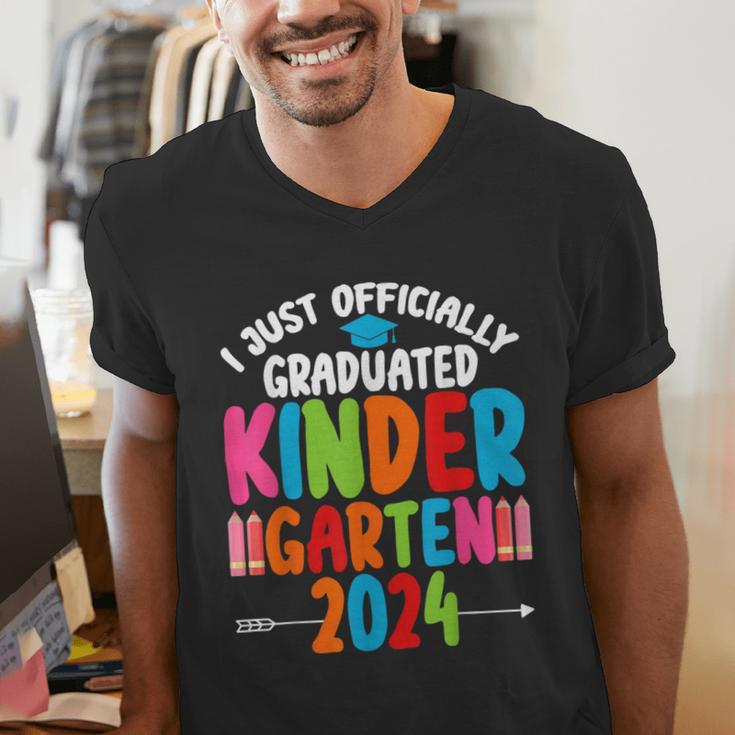 I Officially Graduated Kindergarten Graduation 2024 Men's V-Neck T-Shirt