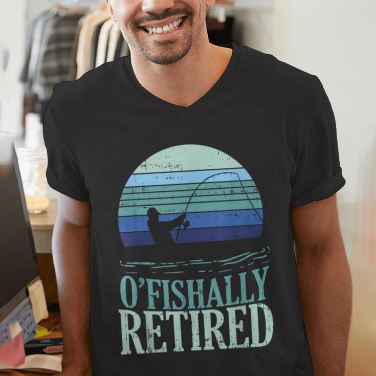 Ofishally Retired Fishing Retro Retirement Dad Men Men's V-Neck T-Shirt Ofishally Retired Fishing Retro Retirement Dad Men Men's V-Neck T-Shirt