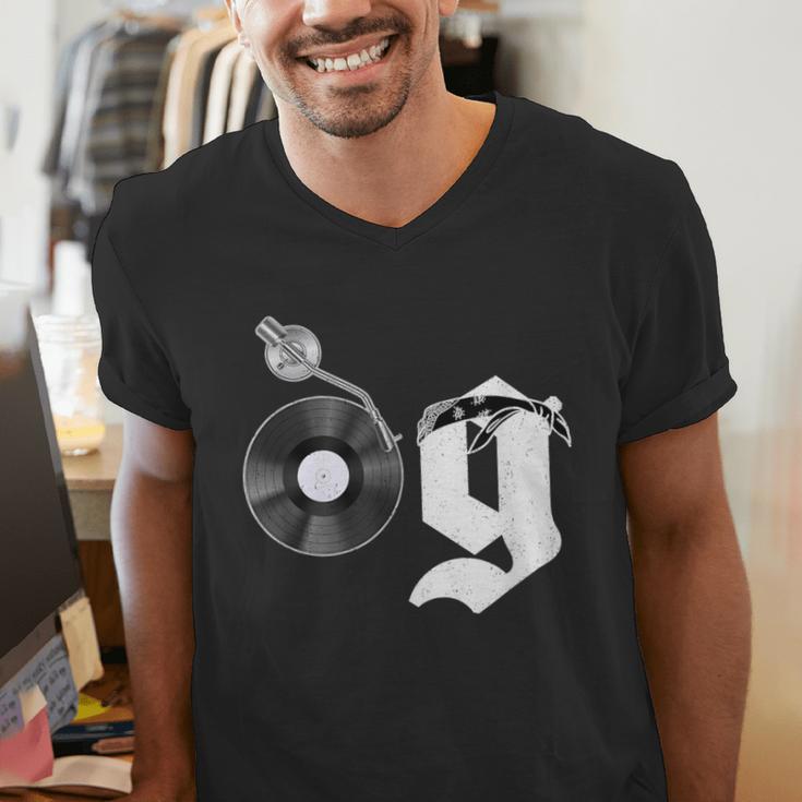 Old School Dad OG Hip Hop Head Vinyl Retro 80s90s Nostalgia Men's V-Neck T-Shirt