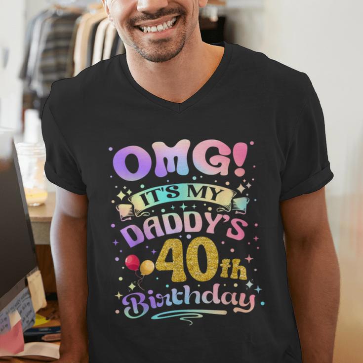 OMG It's My Daddy's 40th Birthday Happy 40 Years Old Men's V-Neck T-Shirt
