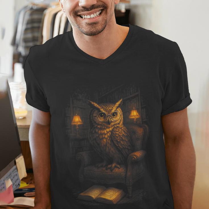Owl Library Books Wisdom Reading Vintage Scholar Men's V-Neck T-Shirt