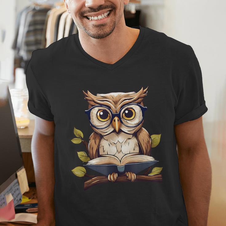 Owl Reading A Book Perched On A Branch Bookworm Men's V-Neck T-Shirt