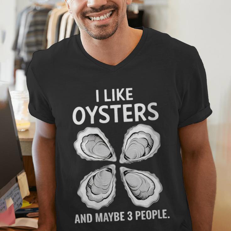 I Like Oysters And Maybe Three People Saying Introvert Men's V-Neck T-Shirt I Like Oysters And Maybe Three People Saying Introvert Men's V-Neck T-Shirt