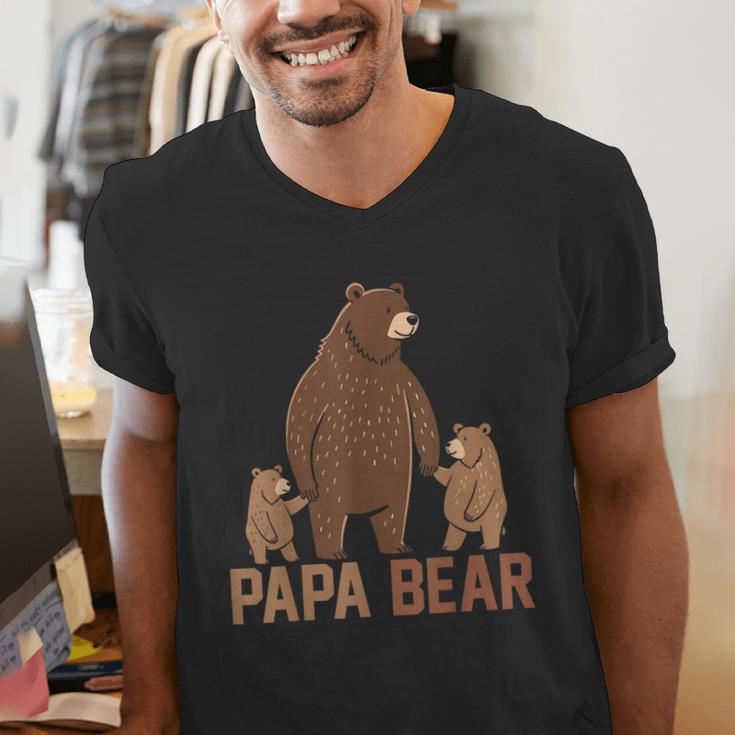 Papa Bear Dad Two Cubs Daddy Bear 2 Kids Father's Day Men's V-Neck T-Shirt