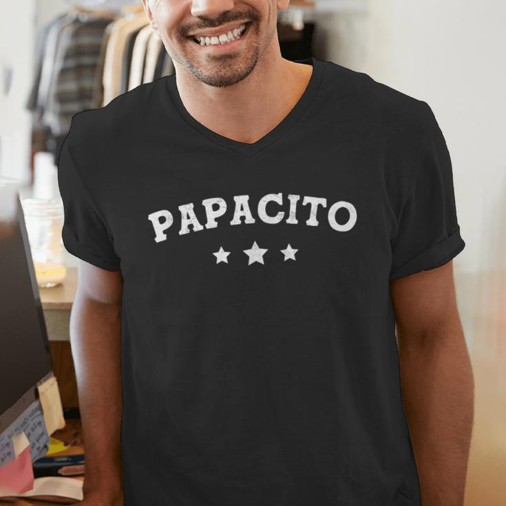 Papacito Retro Top Papi Chulo Cute Vintage Dad Dia Del Padre Men's V-Neck T-Shirt