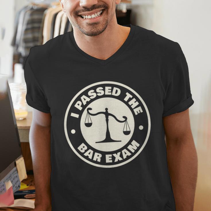 I Passed The Bar Exam For Law School Graduation Men's V-Neck T-Shirt