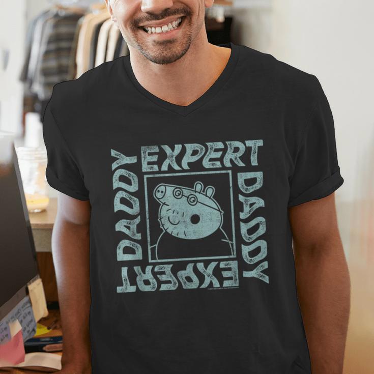 Peppa Pig Father's Day Expert Daddy Vintage Faded Box Logo Men's V-Neck T-Shirt Peppa Pig Father's Day Expert Daddy Vintage Faded Box Logo Men's V-Neck T-Shirt