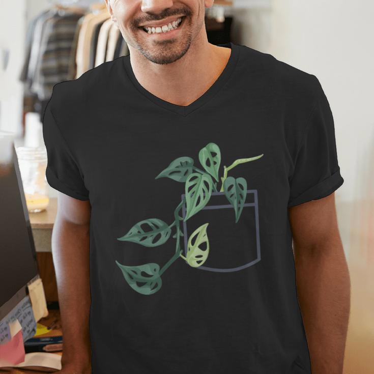 Plant Dad Plant Mom Grow Monstera Adansonii Urban Gardener Men's V-Neck T-Shirt Plant Dad Plant Mom Grow Monstera Adansonii Urban Gardener Men's V-Neck T-Shirt