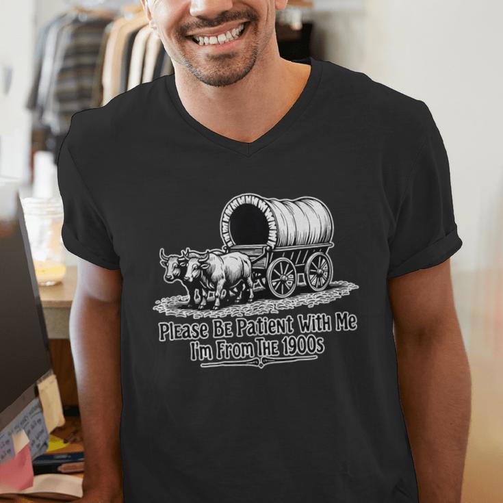 Please Be Patient With Me I'm From The 1900s Oxen And Wagon Men's V-Neck T-Shirt Please Be Patient With Me I'm From The 1900s Oxen And Wagon Men's V-Neck T-Shirt