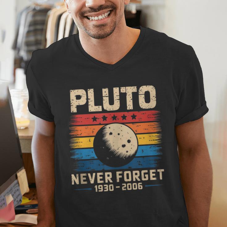 Pluto Never Forget Space Nostalgia Astronomy Humor Men's V-Neck T-Shirt