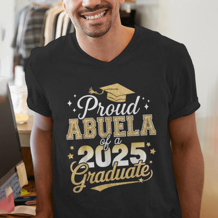 Proud Abuela Of a Class Of 2025 Graduate Senior Graduation Men's V-Neck T-Shirt