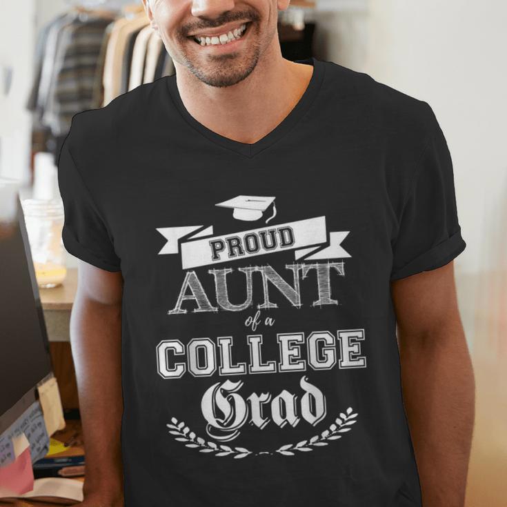 Proud Aunt Of a College Grad 2019 Family Graduation Shirt Men's V-Neck T-Shirt