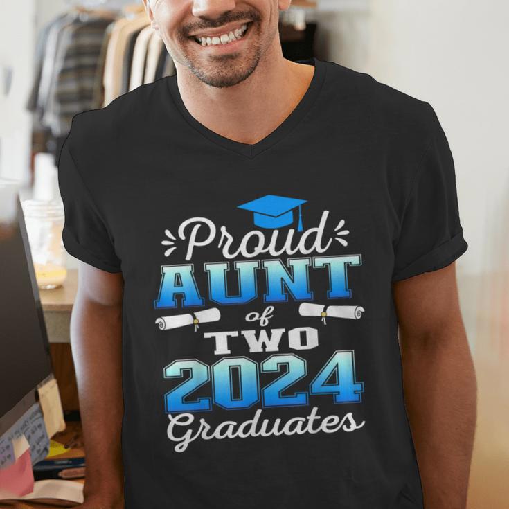 Proud Aunt Of Two 2024 Graduate Class 2024 Graduation Family Men's V-Neck T-Shirt
