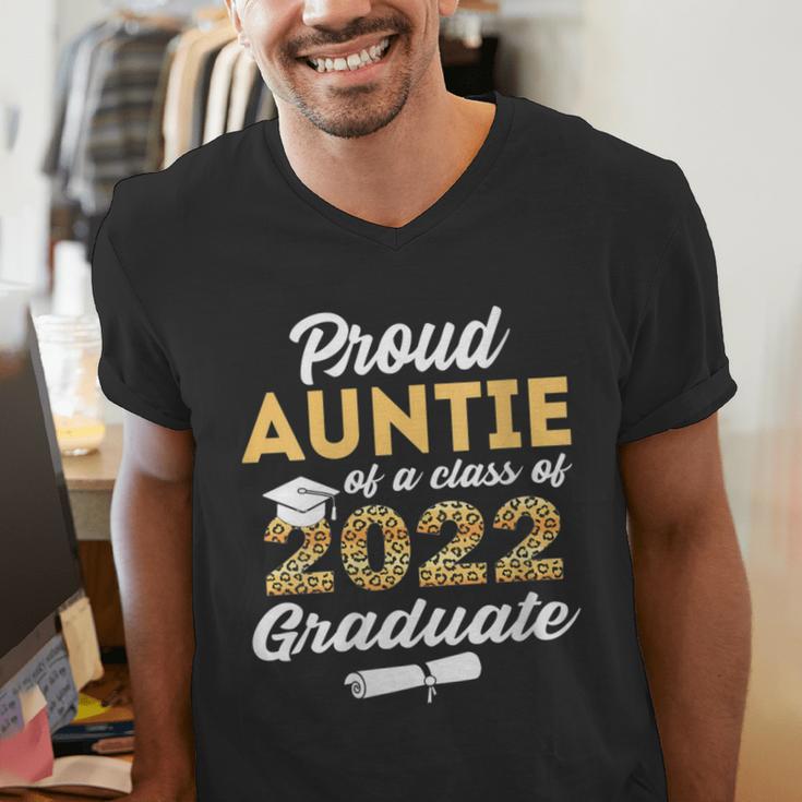 Proud Auntie Of 2022 Graduate Class 2022 Graduation Leopard Men's V-Neck T-Shirt