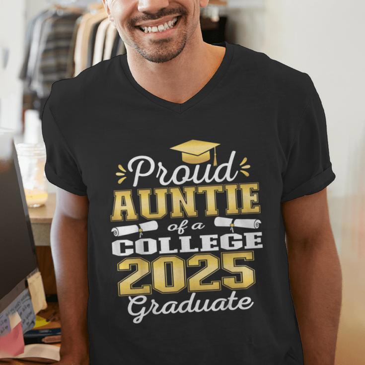 Proud Auntie Of 2025 College Graduate Family 25 Graduation Men's V-Neck T-Shirt