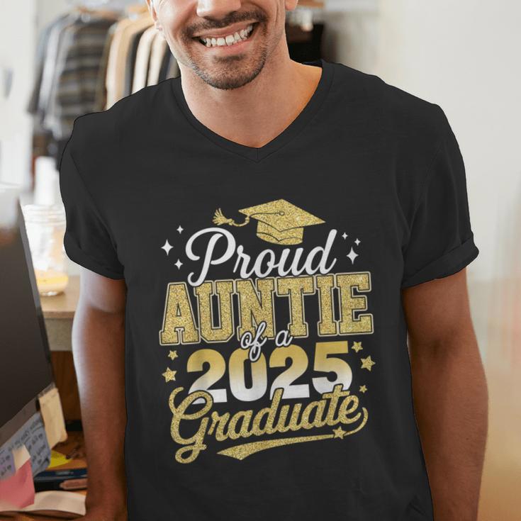 Proud Auntie Of A Class Of 2025 Graduate Senior Graduation Men's V-Neck T-Shirt