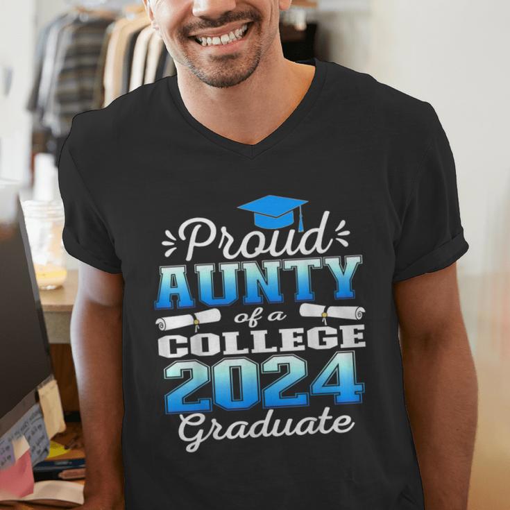 Proud Aunty Of 2024 College Graduate Family 24 Graduation Men's V-Neck T-Shirt